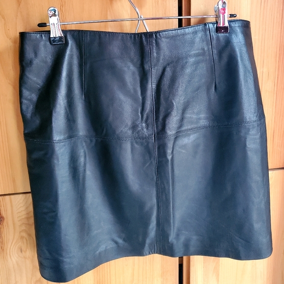 Compagnia Italiana Black Leather Wrap Skirt Size Small - Picture 6 of 11